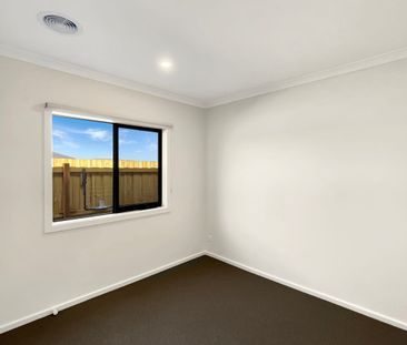 🏡 Brand New 4-Bedroom House in Wallan - Photo 1