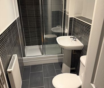 2 Bed Flat, Gants Hill, IG2 - Photo 1