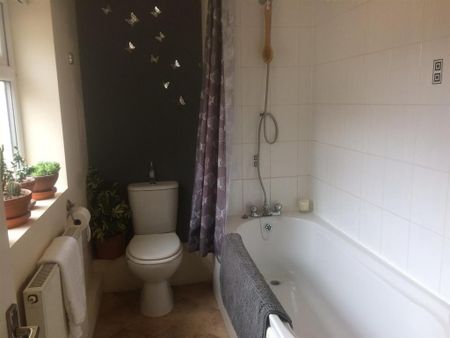1 bedroom semi-detached bungalow to rent - Photo 2