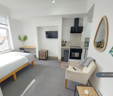 Studio to rent - Photo 1