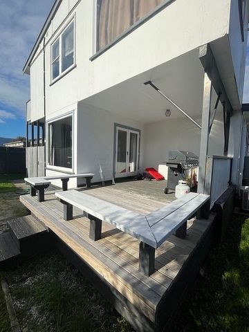 Sunny, Spacious 3-Bedroom Home near Trentham Park - Photo 4