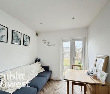 4 bedroom terraced house to rent - Photo 1