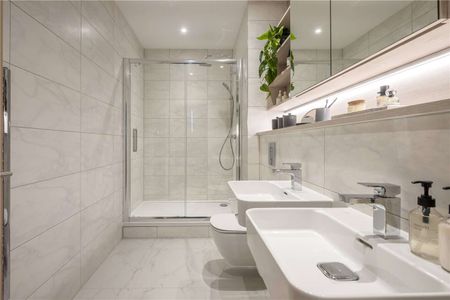 Luxurious 45th Floor Fully Furnished Three Double Bedroom Apartment with unrivalled facilities in the Exclusive Cortland Development, Colliers Yard. AVAILABLE FROM MARCH 2026! - Photo 4