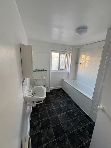 1 Bed Flat, Charlotte Street, BN2 - Photo 5