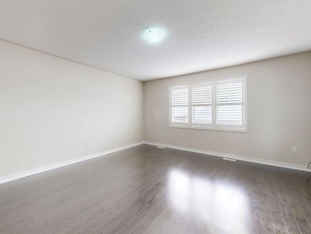 For Lease - 224 Aspenwood Drive, Newmarket, Ontario - Photo 5