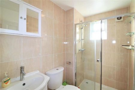3 bedroom flat to rent - Photo 5