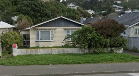 3 Bedroom home located in Island Bay - Photo 5