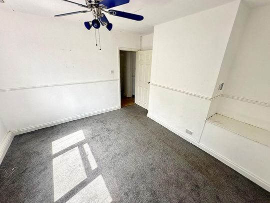 3 bedroom flat to rent - Photo 1