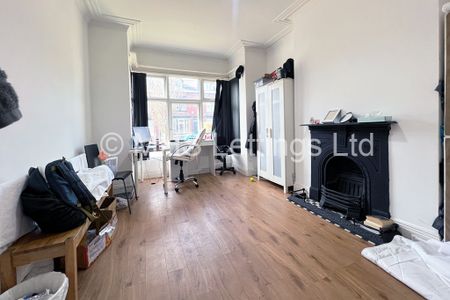 4 Bedroom Mid Terraced House for rent in Ash Road - Photo 3