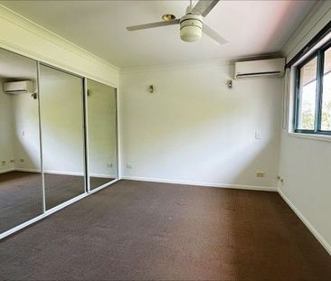 Beautiful 3-Bedroom Townhouse in the Heart of Hope Island â Your ... - Photo 4