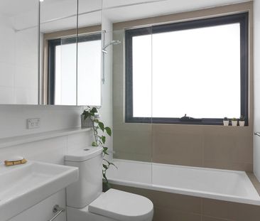 Modern apartment with delightfully spacious layout - Photo 4