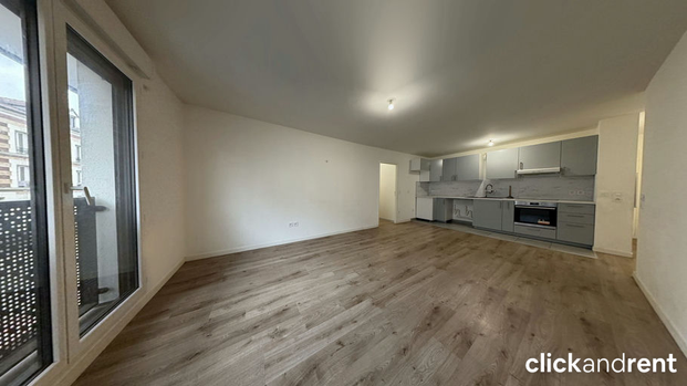 Le Bourget – Élégant 3 pièces au sein d’une résidence récente avec parking - Photo 1