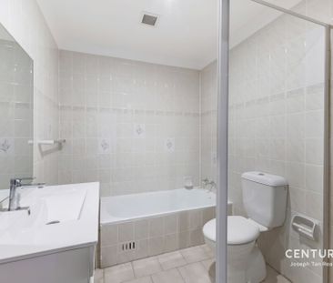 Spacious & Freshly Updated 3-Bedroom Townhouse in a Quiet Complex - Photo 1