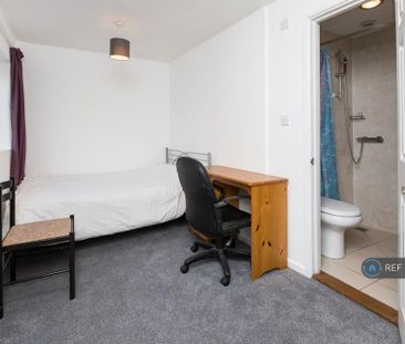 5 bedroom detached house to rent - Photo 1