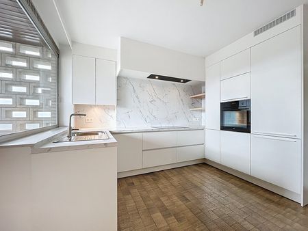 Rustig gelegen LICHTRIJK 3 SLPK appartement (157m²) nabij centrum en station Roeselare. - Foto 2