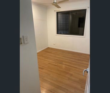 Beachside family home - 100m to beach - Photo 2