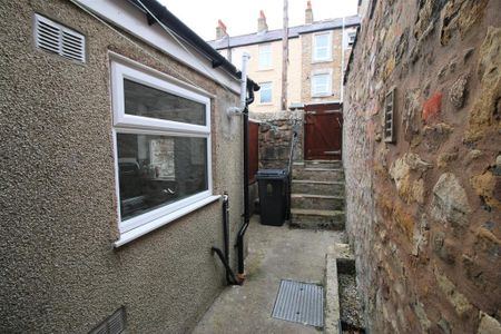 3 bedroom private hall to rent - Photo 2