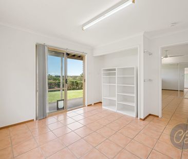 Spacious Family Retreat In The Heart Of Albany Creek - Photo 5