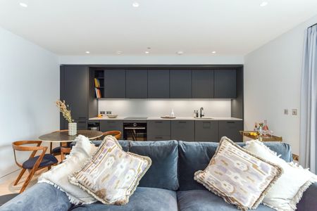 2 Bedroom Apartment, Ganton Street W1F - Photo 3