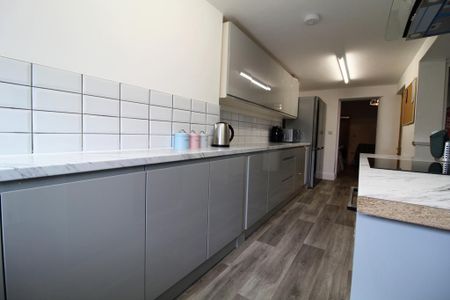 1 bedroom in a house share to rent - Photo 3