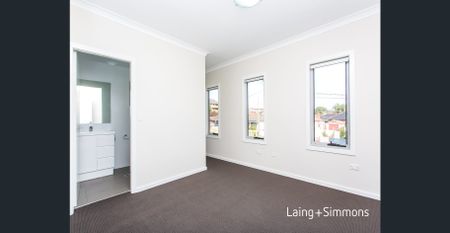 Beautiful Duplex - Walk To Station - Photo 2