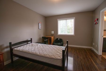 Room for Rent in Welland, perfect for Students or Young Professionals! - Photo 2