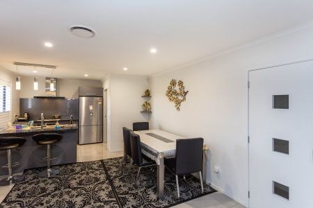 Executive 3 Bedroom Family Home in Wigram! - Photo 5