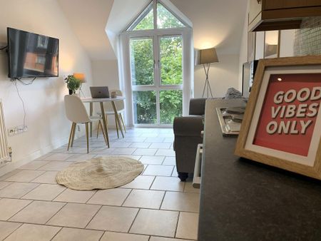 2 bedroom flat to rent - Photo 2