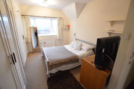 4 bedroom semi-detached house to rent - Photo 4