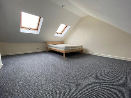 4 bedroom terraced house to rent - Photo 3