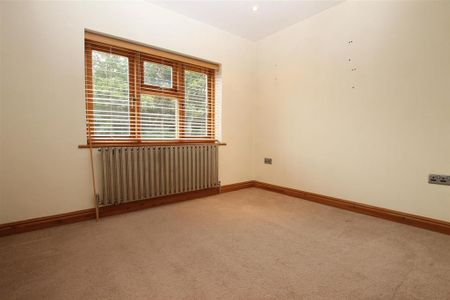5 bedroom detached house to rent - Photo 4
