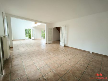 Location Maison 7 pièces 195m² - Photo 2