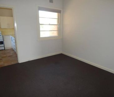 TIDY UNIT- CLOSE TO WARATAH VILLAGE!!! - Photo 2