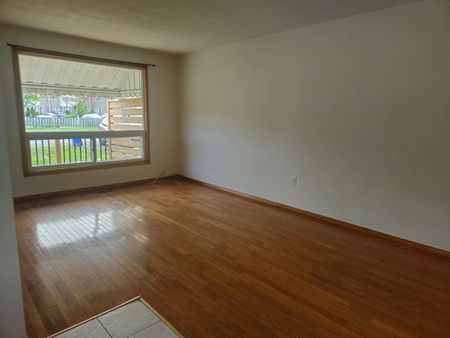 For Lease - 6033 SWAYZE Drive Unit# Main, Niagara Falls, Ontario - Photo 2