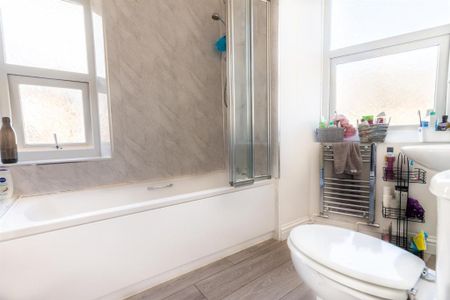 4 bedroom terraced house to rent - Photo 4