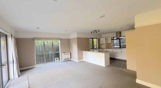 A big home close to university and markets - Photo 1