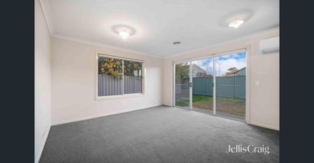 1/9 Burnett Street, Sebastopol, Vic 3356 - Photo 5