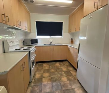 Fully Furnished Including All Linen - Photo 3