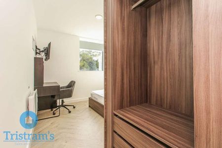 Professional Ensuite Rooms Inc Bills, Beeston, NG9 - Photo 5