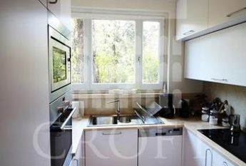 Center-Popolo: Spectacular Villino located in the center of Rome, in an exclusive private, secure park setting. Spacious living room, 4 bedrooms, 4 Baths, large panoramic terrace and gardens, parking. Ref #1910