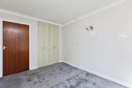 1 bedroom retirement property to rent - Photo 4