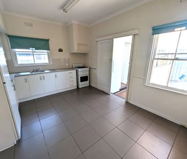 Superbly located 3 bedroom gem in Thomson. - Photo 5