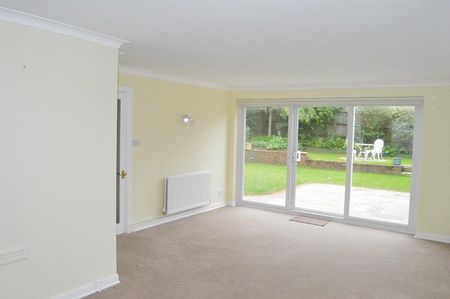 4 bedroom detached house to rent - Photo 2