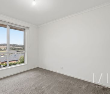 Comfortable Family Living in a Prime Location - Photo 3