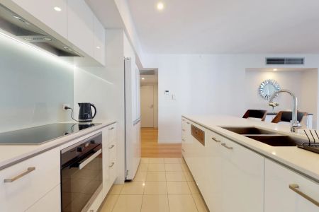 Luxury Fully-Furnished Apartment with River Views - Photo 3