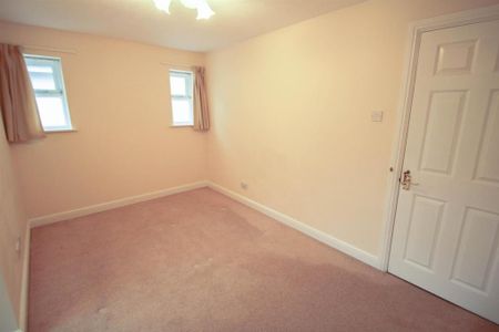 5 bedroom detached house to rent - Photo 2