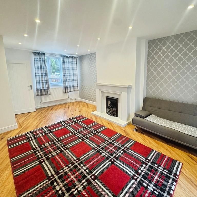 3 bedroom semi-detached house to rent - Photo 1