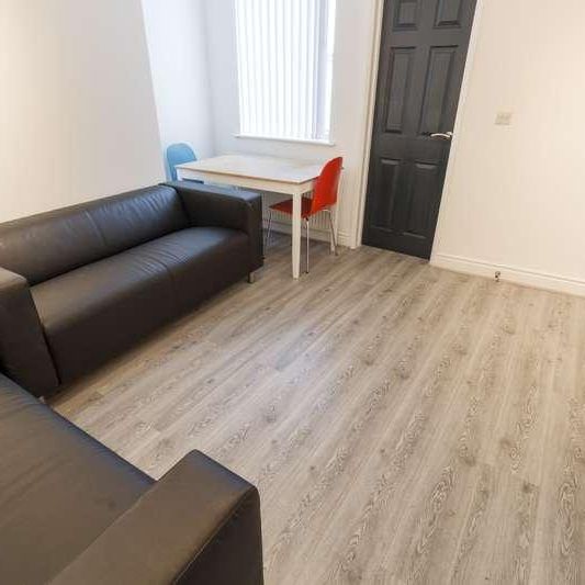 Romer Road, L6 - Photo 1