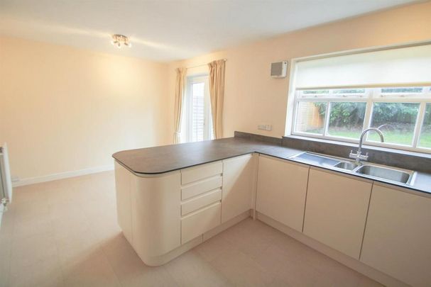 5 bedroom detached house to rent - Photo 1