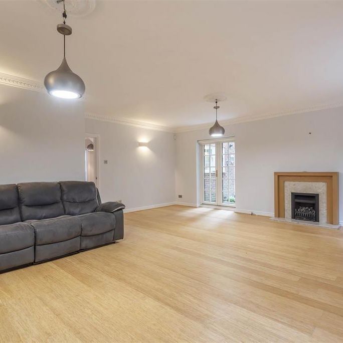 3 bedroom end of terrace house to rent - Photo 1
